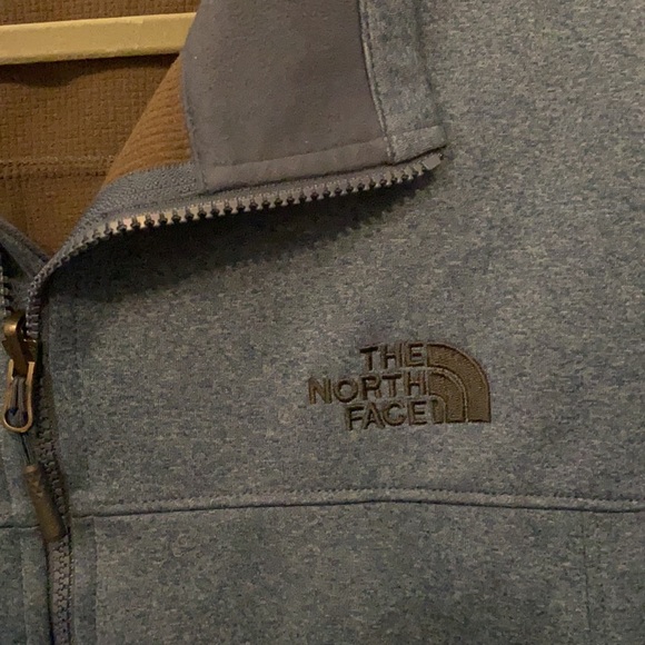 Like new North Face Jacket - Picture 3 of 6